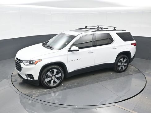 Used 2021 Chevrolet Traverse LT w/ LT Premium Package image 17
