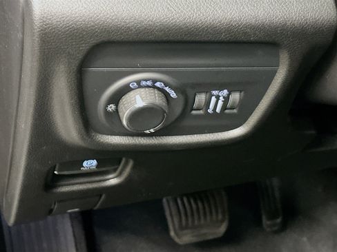 Used 2023 Jeep Grand Cherokee L Laredo AWD/4WD image 17