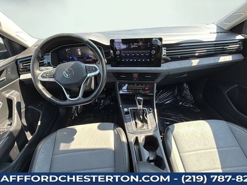 Used 2025 Volkswagen Jetta SE FWD image 14