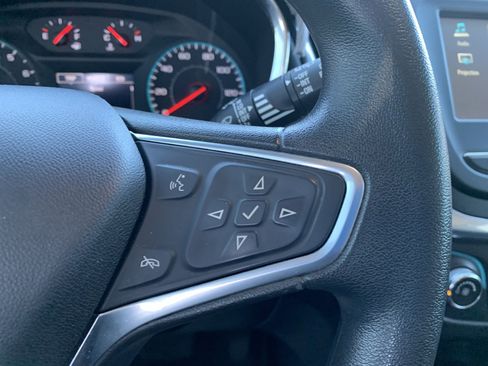 Used 2018 Chevrolet Equinox LT image 19