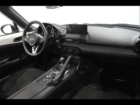 Certified 2024 MAZDA MX-5 Miata Club RWD image 18