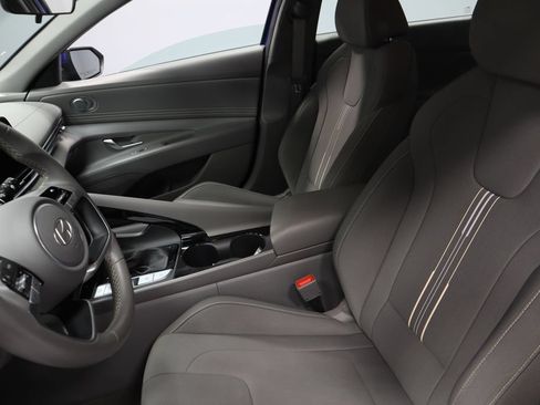 Used 2025 Hyundai Elantra SEL FWD image 25