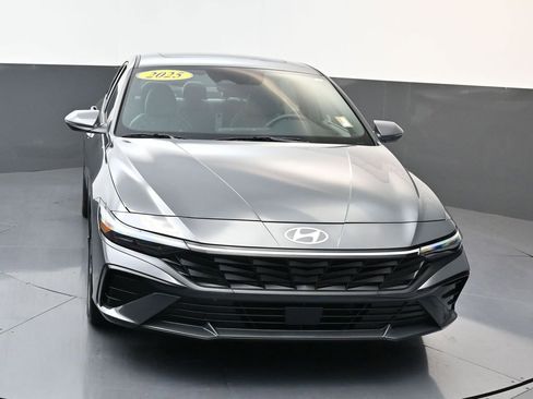 Certified 2025 Hyundai Elantra Limited image 8