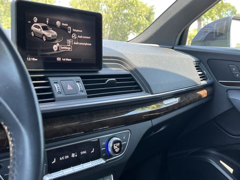 Used 2019 Audi Q5 2.0T Premium w/ Convenience Package AWD/4WD image 29
