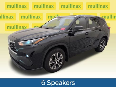 Used 2022 Toyota Highlander XLE AWD/4WD image 14