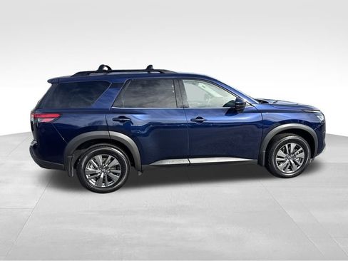 Used 2022 Nissan Pathfinder SV image 7