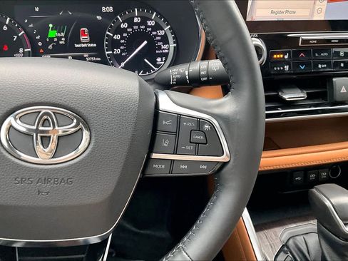 Used 2021 Toyota Highlander Platinum AWD/4WD image 25