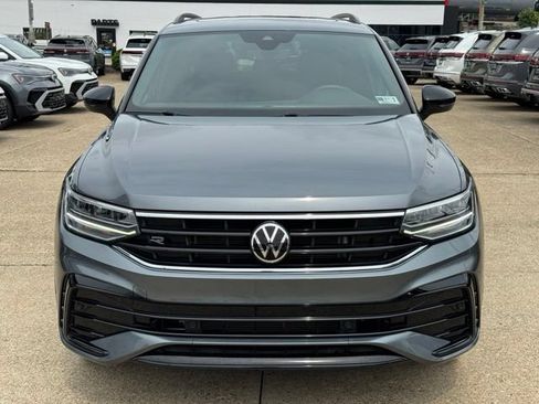 Certified 2022 Volkswagen Tiguan SE R-Line AWD/4WD image 9