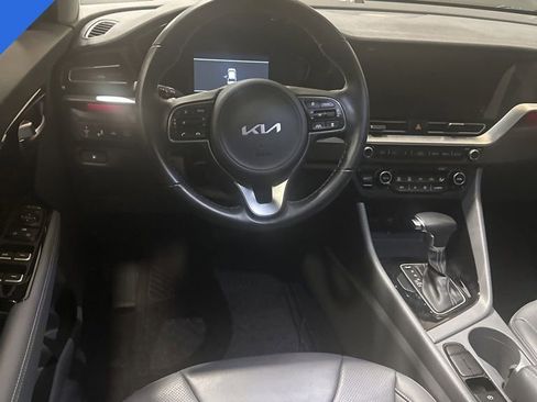 Used 2022 Kia Niro Touring Special Edition image 6