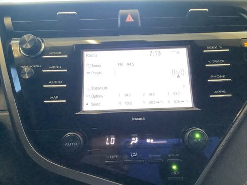 Used 2020 Toyota Camry SE image 11