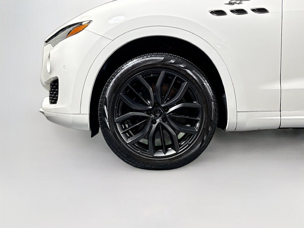 Used 2024 Maserati Levante GT Ultima AWD/4WD image 25