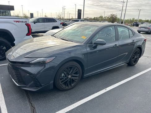 Used 2025 Toyota Camry SE w/ Convenience Package image 10