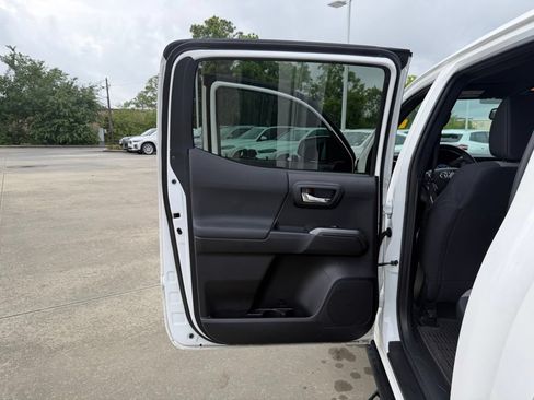 Used 2021 Toyota Tacoma TRD Off-Road AWD/4WD image 22