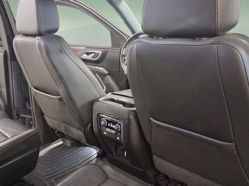 Used 2022 Chevrolet Suburban High Country image 13