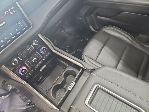 Used 2024 GMC Yukon Denali w/ Denali Reserve Package AWD/4WD image 28