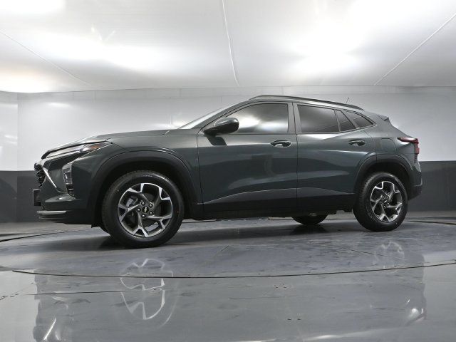 Used 2025 Chevrolet Trax LT w/ Driver Confidence Package FWD image 45