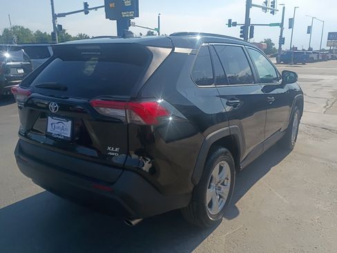 Used 2019 Toyota RAV4 XLE AWD/4WD image 6