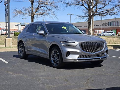 Used 2022 Genesis GV70 2.5T w/ Select Package image 3