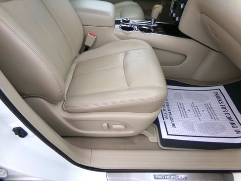 Used 2015 Nissan Pathfinder SL w/ SL Tech Package FWD image 23