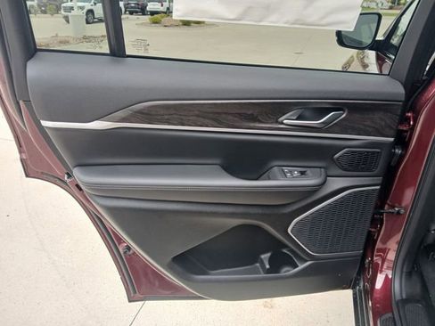 New 2026 Jeep Grand Cherokee L Limited AWD/4WD image 14