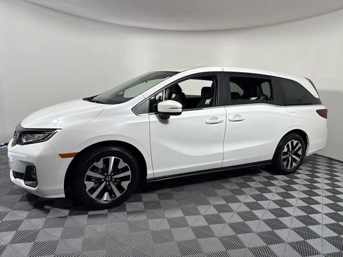 New 2025 Honda Odyssey EX-L image 2