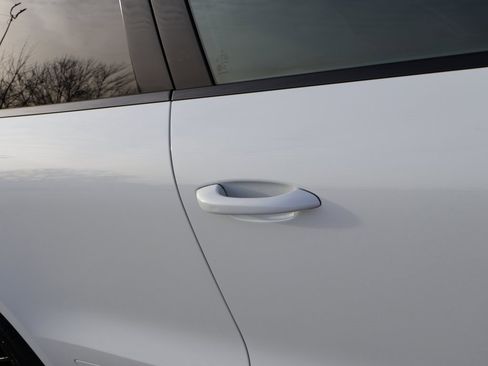 Certified 2024 Porsche Macan GTS image 16