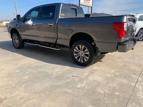 Used 2016 Nissan Titan SL image 4