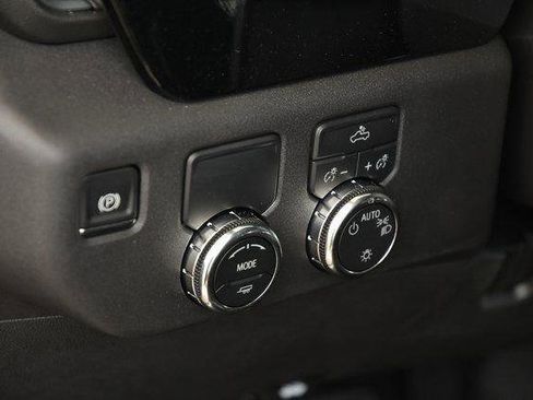 New 2025 GMC Sierra 1500 SLE w/ Preferred Package image 17