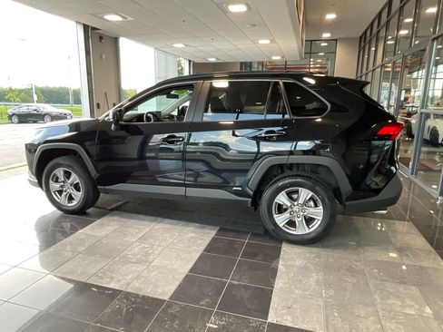 Certified 2025 Toyota RAV4 LE AWD/4WD image 4