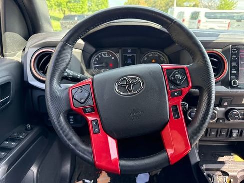 Certified 2023 Toyota Tacoma TRD Off-Road w/ Technology Package AWD/4WD image 17