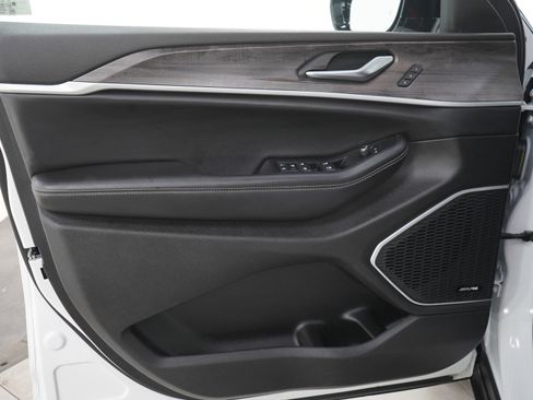 Used 2023 Jeep Grand Cherokee 4WD 4xe image 21