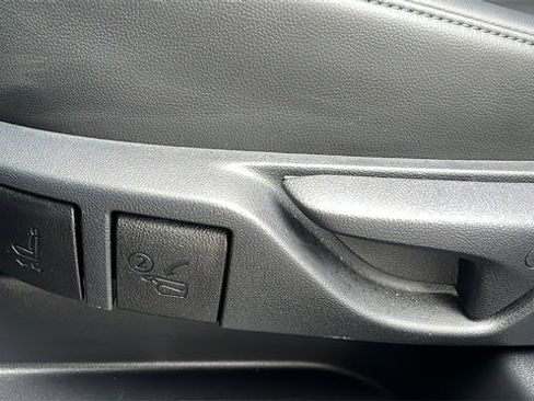 Certified 2025 Toyota Highlander Limited image 27