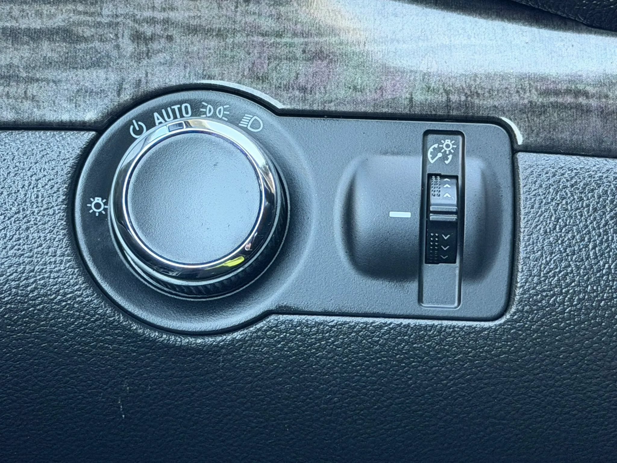 Used 2014 Buick Encore FWD image 22