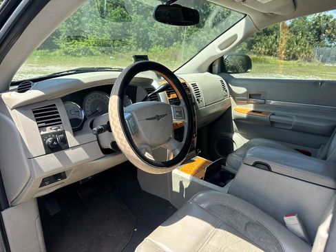 Used 2007 Chrysler Aspen Limited image 7