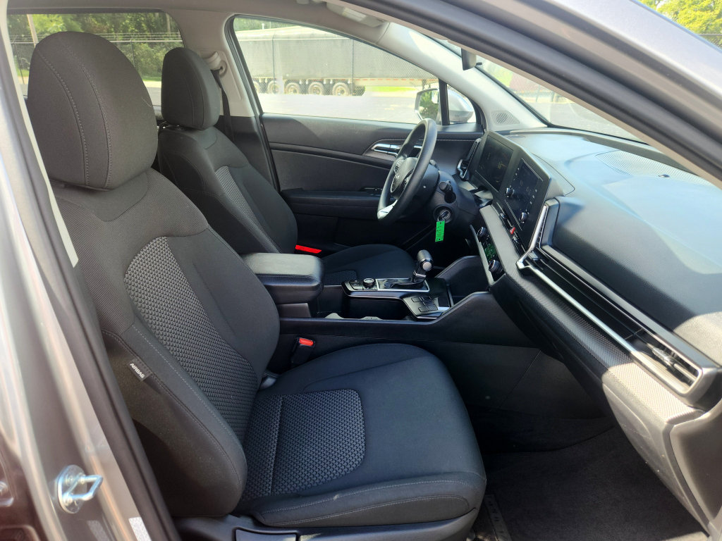 Used 2024 Kia Sportage LX FWD image 30