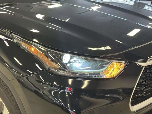 Used 2024 Toyota Highlander XLE AWD/4WD image 7