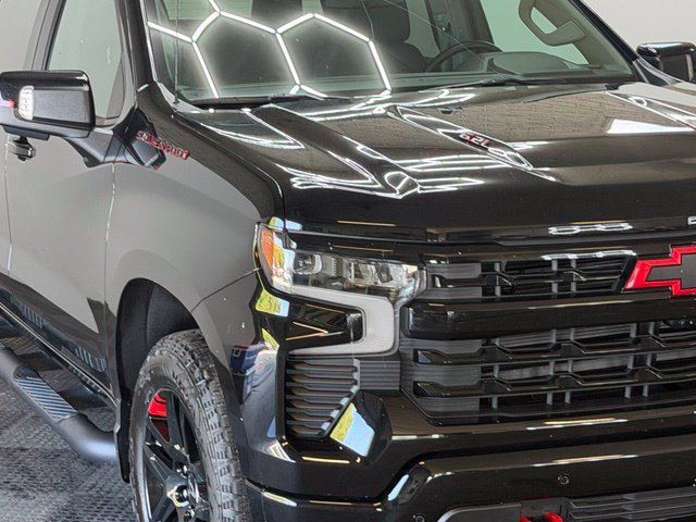 Used 2024 Chevrolet Silverado 1500 RST w/ Redline Edition AWD/4WD image 3