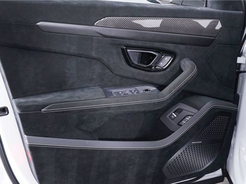 Used 2023 Lamborghini Urus Performante AWD/4WD image 35