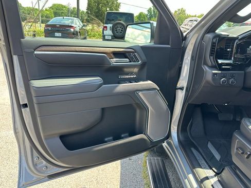 Used 2025 Chevrolet Silverado 1500 High Country w/ High Country Premium Package AWD/4WD image 17