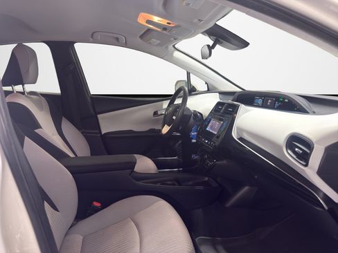 Used 2017 Toyota Prius Two w/ Prius Two Safety Plus Package FWD image 19