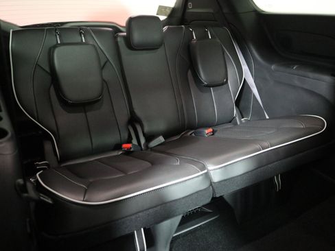New 2026 Chrysler Pacifica Limited image 23