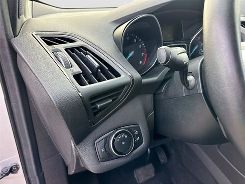 Used 2014 Ford Escape Titanium w/ Equipment Group 401A AWD/4WD image 10