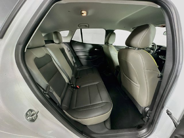 Used 2025 Chevrolet Trax ACTIV w/ Driver Confidence Package FWD image 31