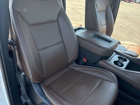 Used 2023 Chevrolet Suburban High Country AWD/4WD image 36