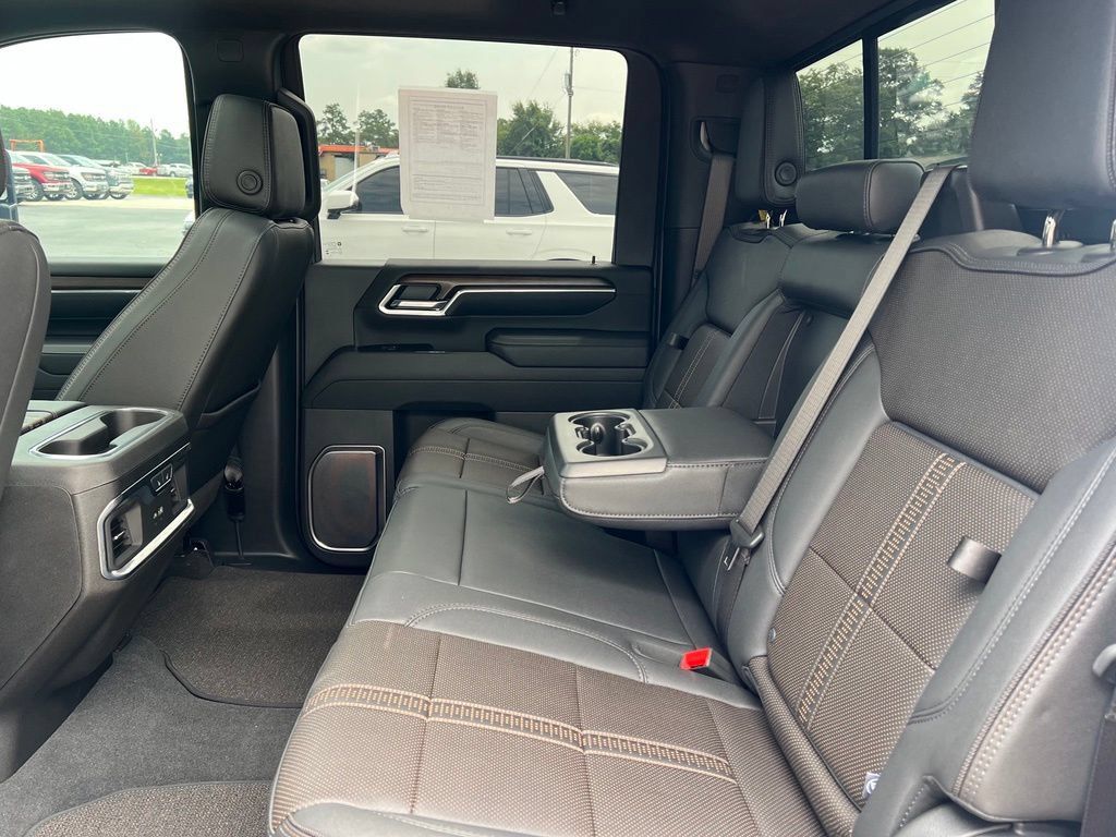 Used 2025 Chevrolet Silverado 2500 High Country w/ Technology Package AWD/4WD image 13