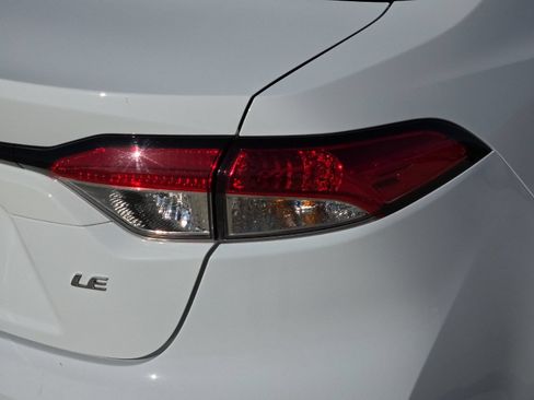 Certified 2025 Toyota Corolla LE FWD image 25