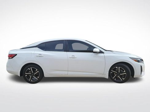 Used 2024 Nissan Sentra SV FWD image 9