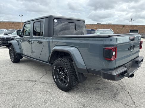 Used 2024 Jeep Gladiator Sport AWD/4WD image 5