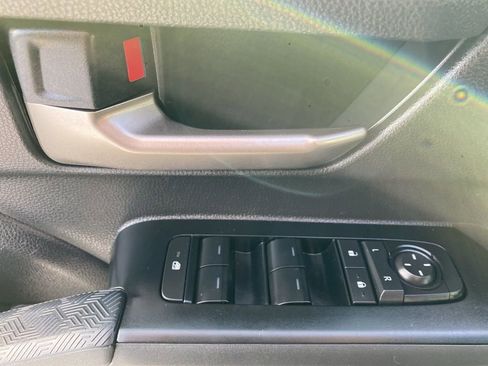 Used 2025 Toyota Tacoma TRD Sport image 11