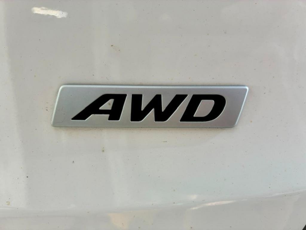 Used 2017 Hyundai Santa Fe SE w/ Cargo Package AWD/4WD image 12